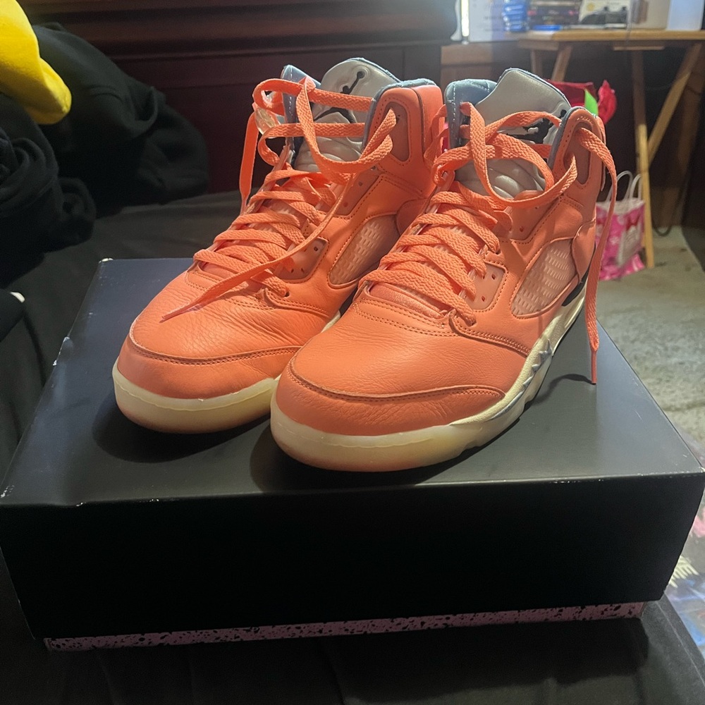Jordan 5 Dj khalid crimson 
Size 11